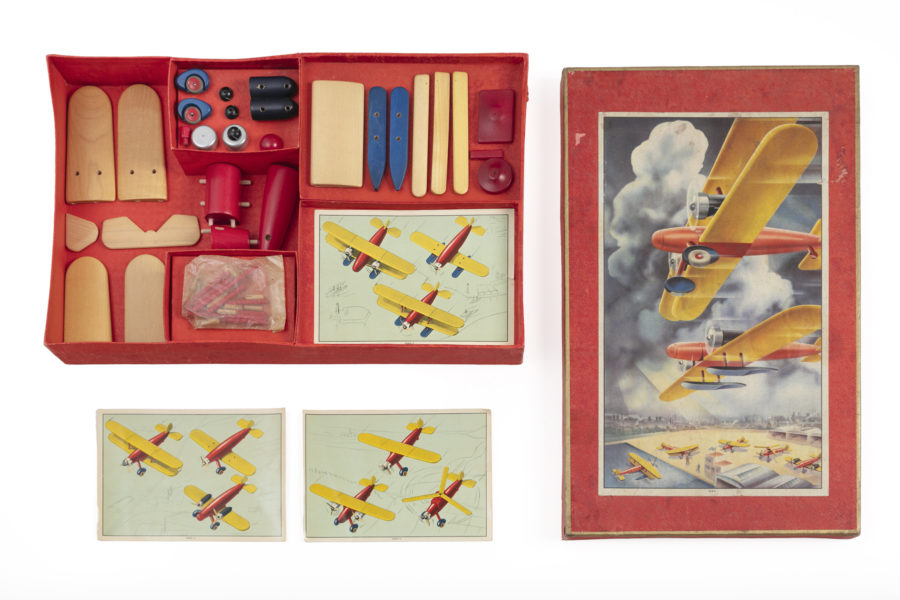 Airplane construction kit